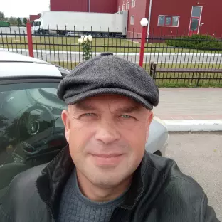 Максим  Будівельник, електрик.
