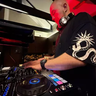 DJ KRATOS