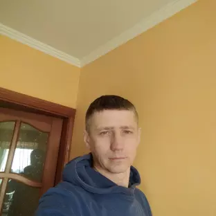 Дмитро   Спеціаліст