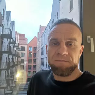 Андрій   Сухарський