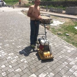 Олег  Ніколаєв