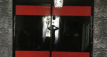 Полиці та шафа з гіпсокартону.