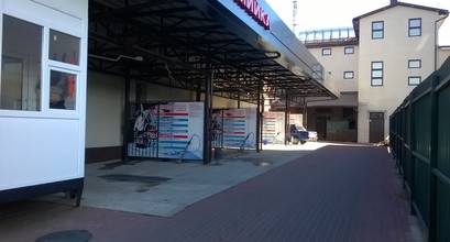 підготовка бетонної основи , вимощення тротуарною плиткою та монтаж металоконструкцій для навісу автомийки