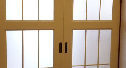 Установка раздвижных дверей виде арки с лицевой стороны.