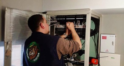 Підключення комутації та мережі, системи відеонагляду та контролю в ресторані