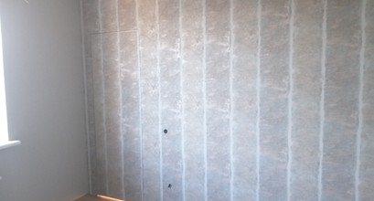 Поклейка флизелиновых,виниловых  бумажных и на бумажной основе обоев в квартирах