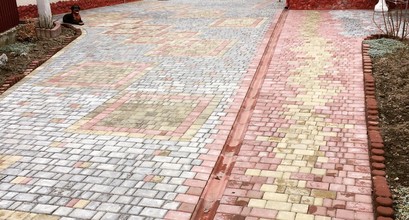 Подвір’я під приватним будинком