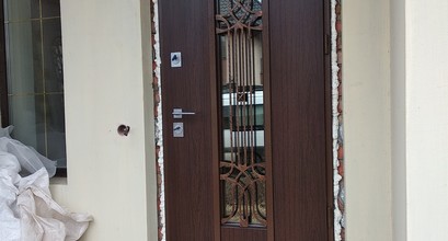 Монтаж одненарних вхідних дверей