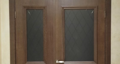 Монтаж дверей з натурального шпону 