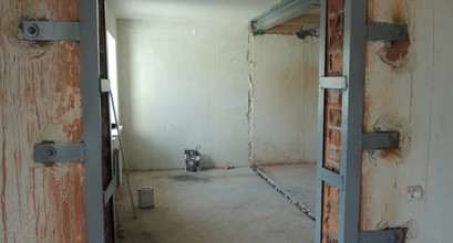 Виконали вибивання та усилення дверних прорізів 24 штук 