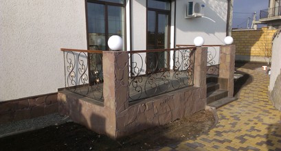 Фасад под ключ (короед + природный камень)