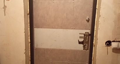 Монтаж одненарних вхідних дверей