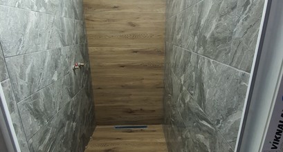 Укладання плитки в душовій, і мангала