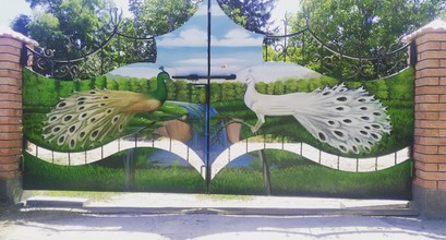 розпис воріт з середени двору 