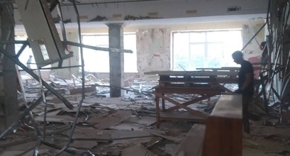 Демонтаж будівлі заводу