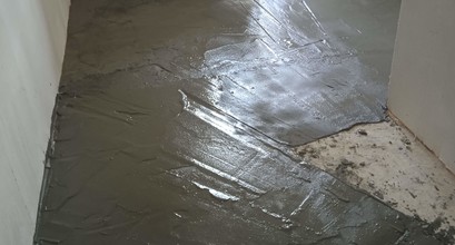 Вирівнювання підлоги, облаштування плиткою