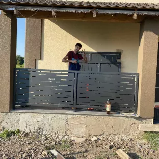 Ворота ,балкон,веранда .