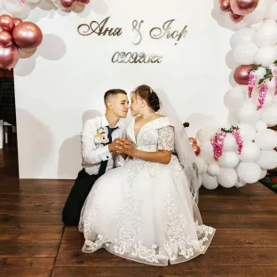 Фотозона на весілля 