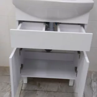 Монтаж тумби умивальника