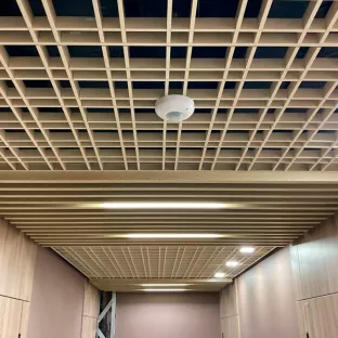 Монтаж подвесного реечного потолка + грильято