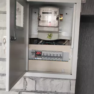 Установка розподільчого щита з лічильником