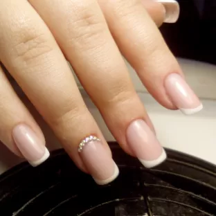 Маникюр, педикюр 