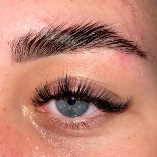 Ламінування брів 