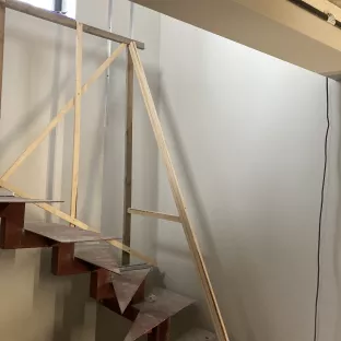 Поклейка шпалер на сходах